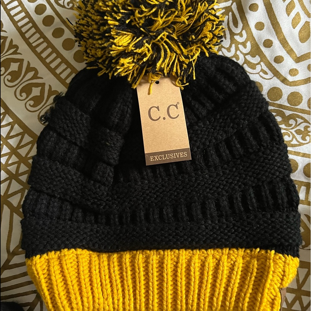 NWT!!C.C black/gold pom hat